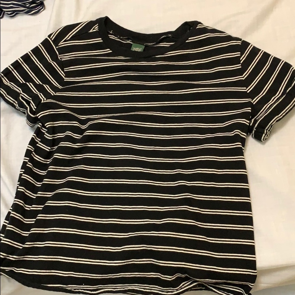 Black and white striped short sleeve t shirt